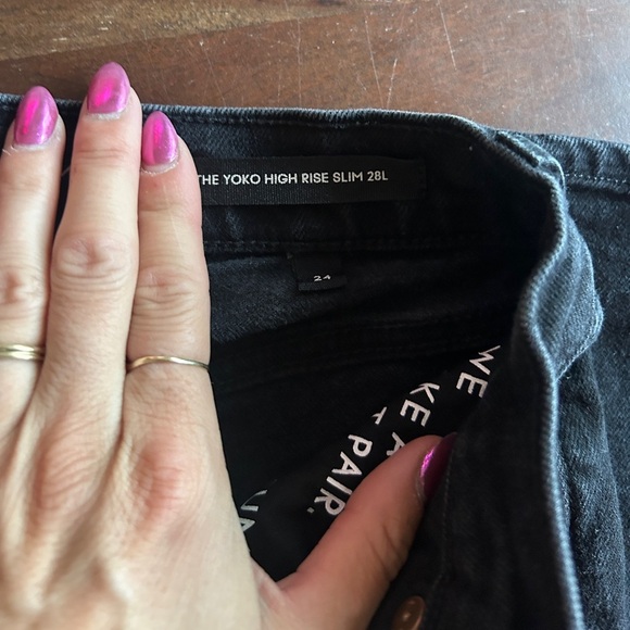 Denim Forum • The Yoko High Rise Slim • Size 24 • 28 L - Picture 7 of 9